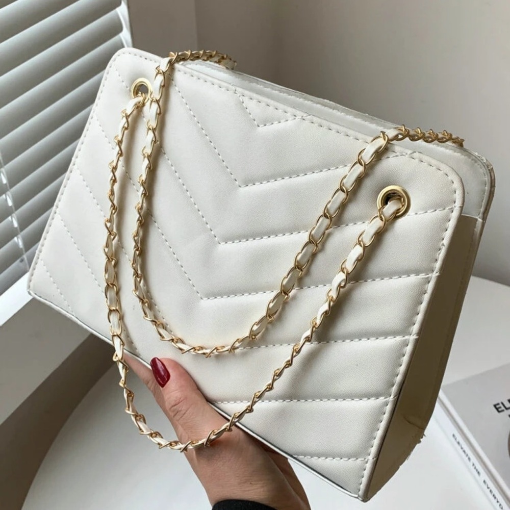 Minimalist Chevron quilted handbag nude black white chain - Picture 8 of 12